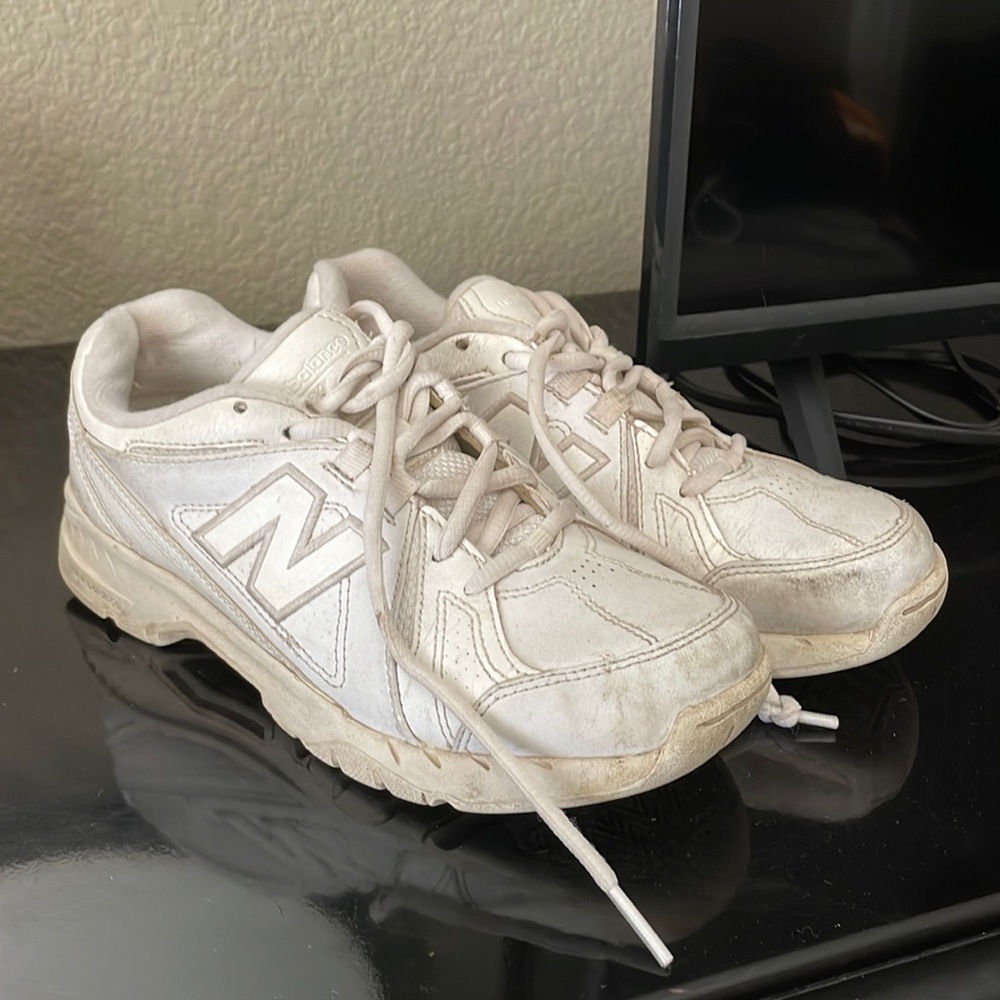 Chunky New Balance Dad Shoes White Sneakers